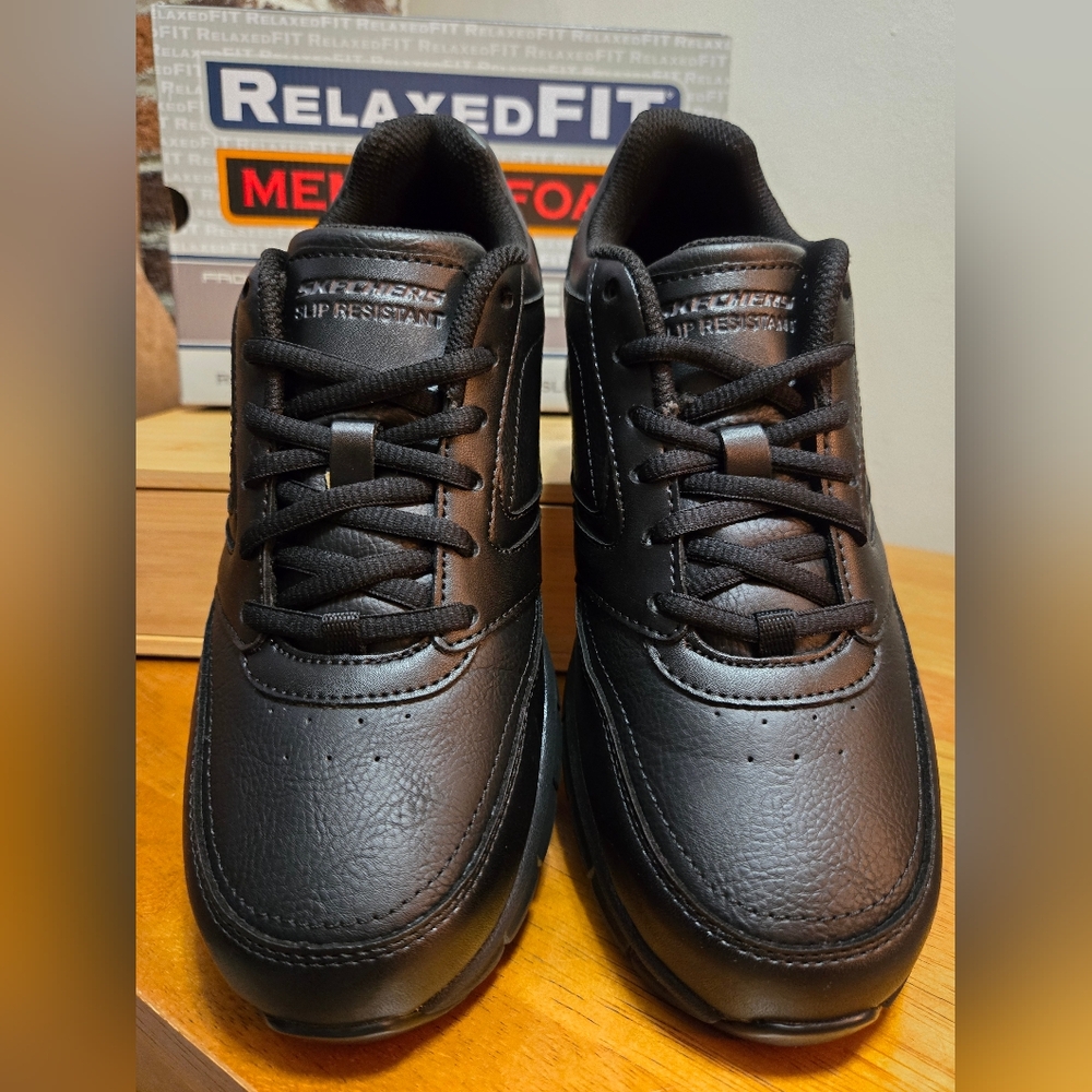 Sketchers Work Black Relaxed Fit Memory Foam Slip Resistant Sneaker's Size 8.5